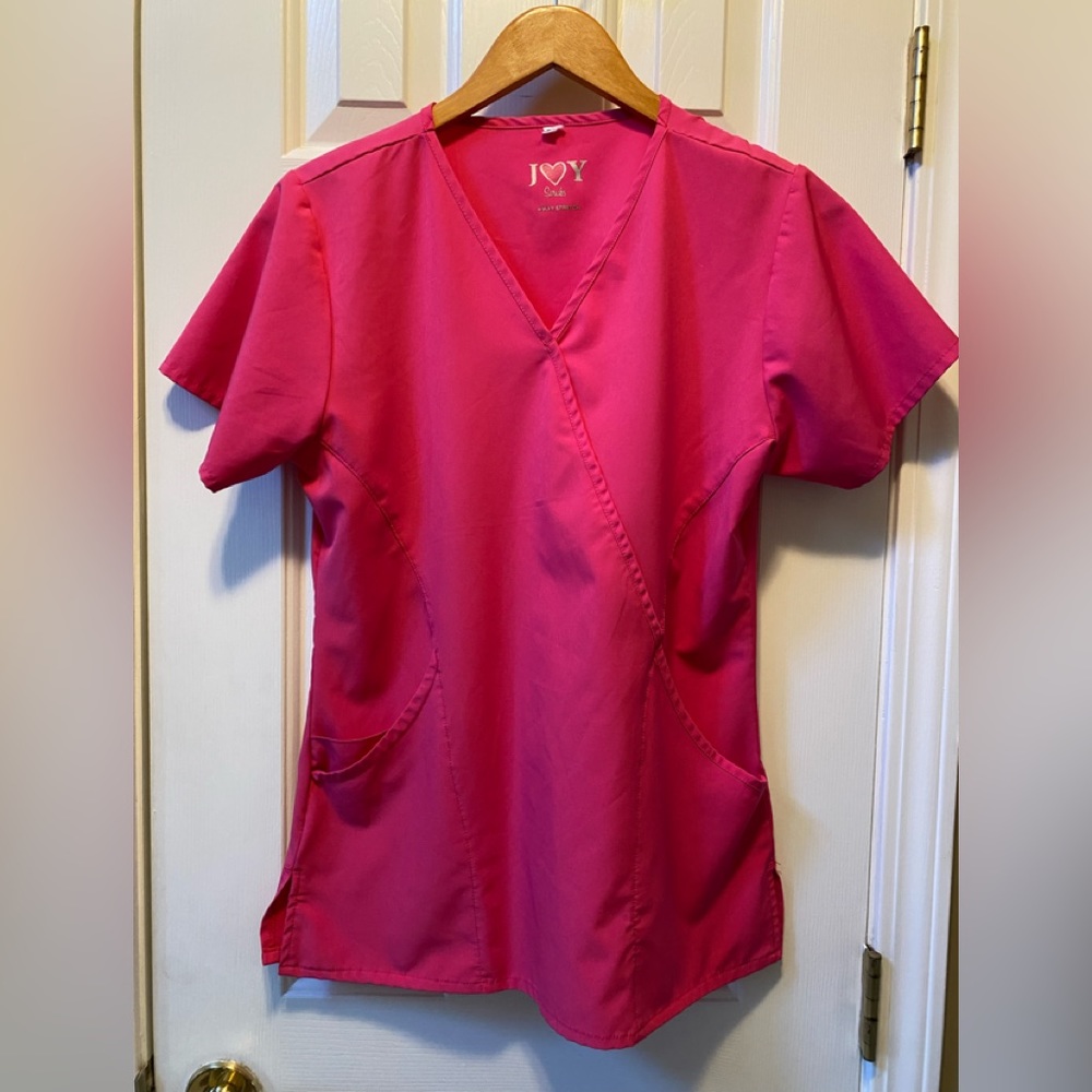 Joy Scrubs pink scrub tunic top 3 front pockets with 4 way stretch. Size Small.
